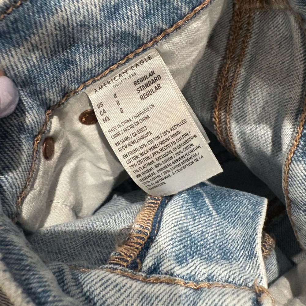 Light Wash Distressed Women’s Jeans - Picture 3 of 4